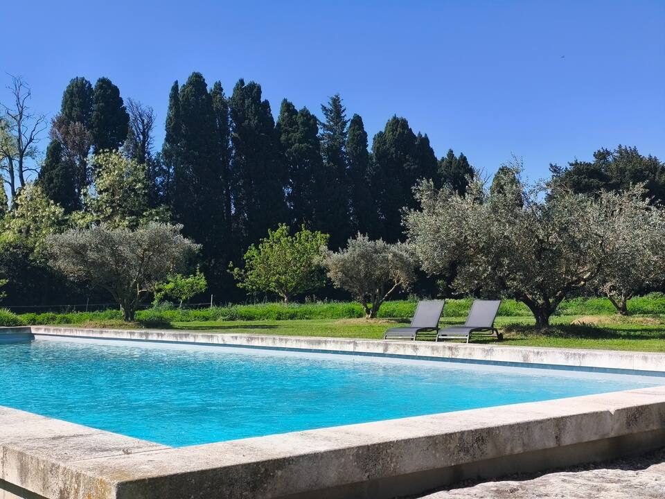 Grande piscine de 15 mètres